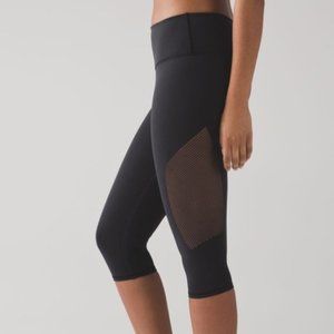 LULULEMON Reveal Crop legging